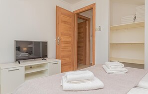 2 bedrooms, free WiFi, bed sheets