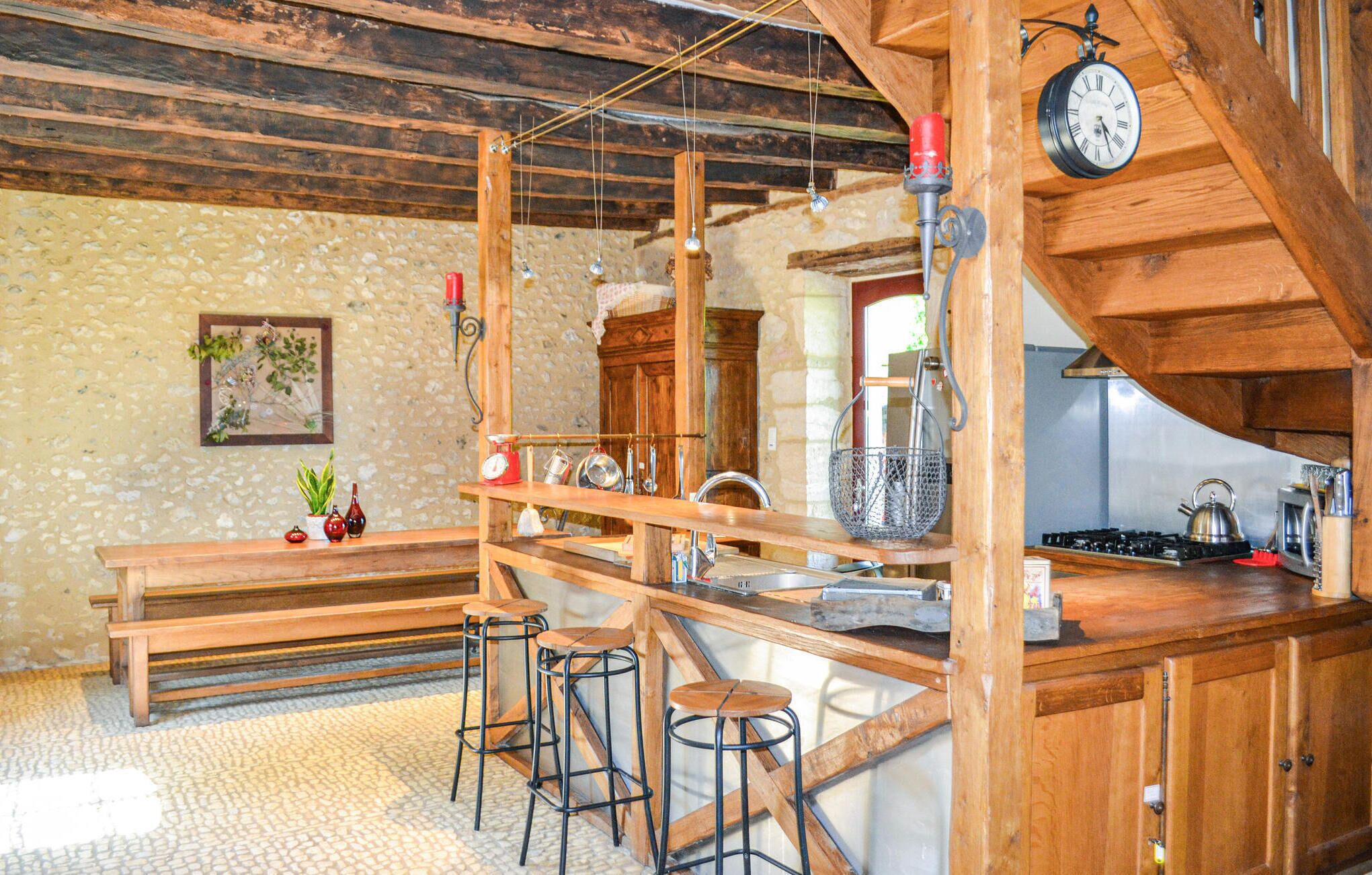 Réfrigérateur, plaque de cuisson, lave-vaisselle, cafetière/bouilloire