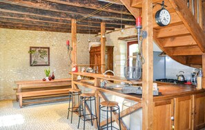 Réfrigérateur, plaque de cuisson, lave-vaisselle, cafetière/bouilloire