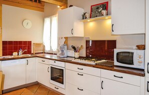 Réfrigérateur, plaque de cuisson, lave-vaisselle, cafetière/bouilloire