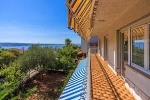 Terrace/patio - Holiday apartment mit Terrasse und Meerblick (Crikvenica)
