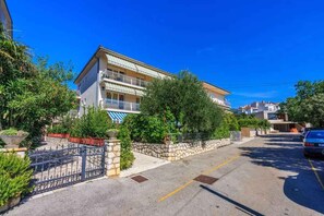 Exterior - Holiday apartment mit Terrasse und Meerblick (Crikvenica)