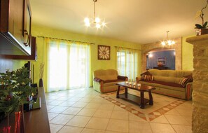 TV, fireplace, DVD player, table football - Beautiful home in Vodnjan (Vodnjan)