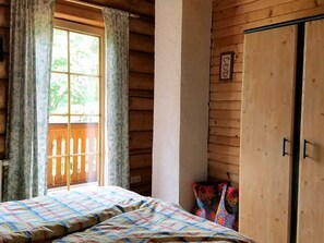 3 bedrooms, bed sheets