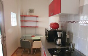 Fridge, microwave, stovetop, coffee/tea maker - 1 bedroom nice apartment in Bastia (Bastia)