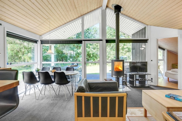 Télévision, cheminée, lecteur de DVD