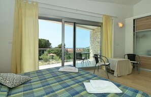 3 bedrooms, travel crib, free WiFi, bed sheets - Lovely home in Sv.Ivan (Sv.Ivan)