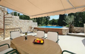 Outdoor dining - Lovely home in Sv.Ivan (Sv.Ivan)