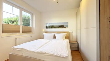 2 bedrooms, travel crib, WiFi