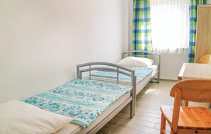 2 Schlafzimmer, Reisekinderbett, kostenloses WLAN