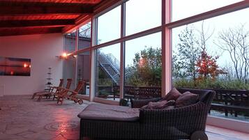 Piscine couverte, piscine extérieure