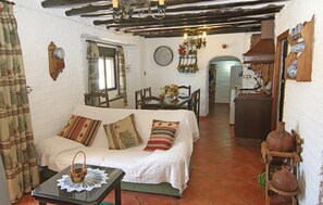 TV, fireplace, stereo