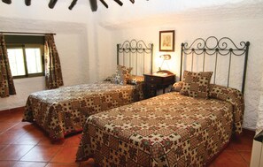 6 bedrooms, free WiFi, bed sheets