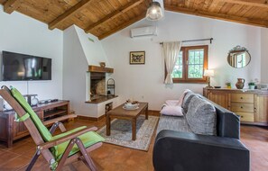 TV, fireplace - 2 bedroom awesome home in Loborika (Loborika)