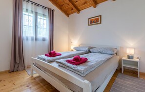 2 bedrooms, in-room safe, free WiFi, bed sheets - 2 bedroom awesome home in Loborika (Loborika)