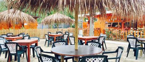 屋外ダイニングエリア