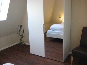 Unclassified image, 5 of 16, button - 4-room 205 Norderney 3Balk Spülm. 2Bäder (BC 5) - BUE - Appartementhaus Westwind (Büsum)