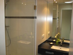 星評価なしの画像、2 / 16、ボタン