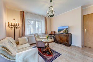 TV - Holiday Magdalena - cozy apartments Will - 350m to the Baltic Sea beach (Heringsdorf)