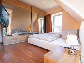 Unclassified image, 5 of 31, button