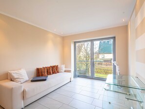 Unclassified image, 2 of 31, button