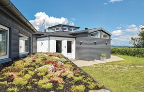 Exterior - 4 bedroom lovely home in Børkop (Børkop)