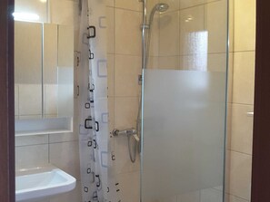 Unclassified image, 2 of 14, button - 2 Terr re (BC.n3) - BUE - Ferienhaus Helmcke (Büsum)