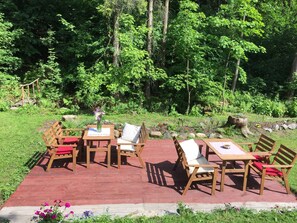 Outdoor dining - Montain hut With bathing possibility, playground and beautiful view of the woods (Desná v Jizerských horách)
