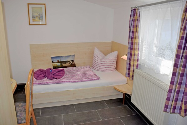 1 bedroom, WiFi, bed sheets