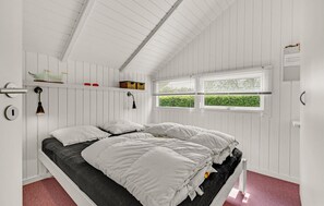 3 bedrooms, travel cot, free WiFi