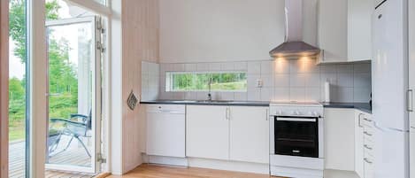 Réfrigérateur, surface de cuisson, lave-vaisselle, cafetiÚre-théiÚre