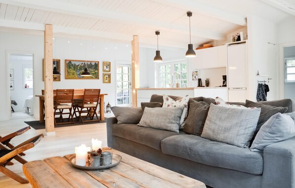 Fireplace, DVD player