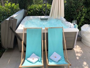 Bain à remous extérieur