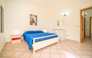 5 chambres, lit parapluie