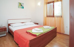 2 室のベッドルーム、WiFi (無料)、ベッドシーツ