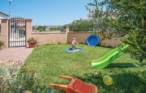 Children's area - Cozy apartment in Biograd with WiFi (Biograd)