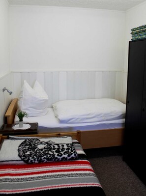 1 bedroom, WiFi, bed sheets