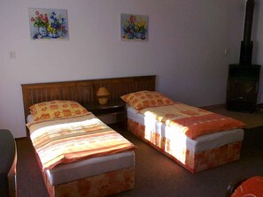 2 dormitoris, un bressol de viatge i Internet