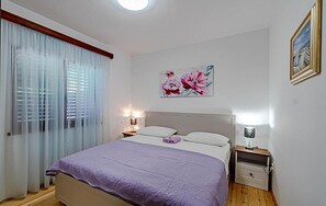 3 bedrooms, free WiFi, bed sheets