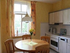 Kjøleskap, ovn, oppvaskmaskin og kaffetrakter/tekoker