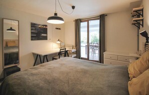 4 bedrooms, travel crib, free WiFi