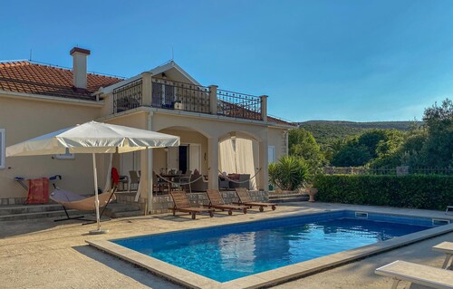 Lovely home in Radovici with kitchen