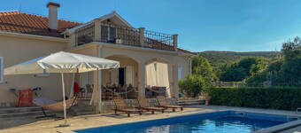 Lovely home in Radovici with kitchen