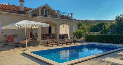 Lovely home in Radovici with kitchen