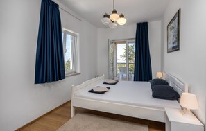 4 bedrooms, free WiFi, bed sheets