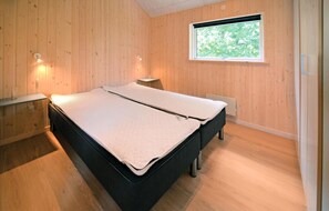 4 bedrooms, travel cot, free WiFi