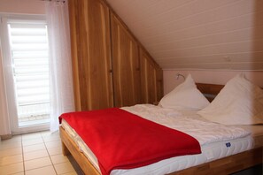 3 bedrooms, in-room safe, travel cot, WiFi