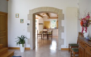 Interior - Amazing home in Meslan with kitchen (Meslan)