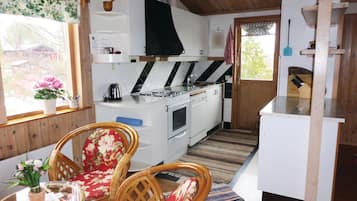 Refrigerador, parrilla de estufa, lavavajillas y cafetera y tetera