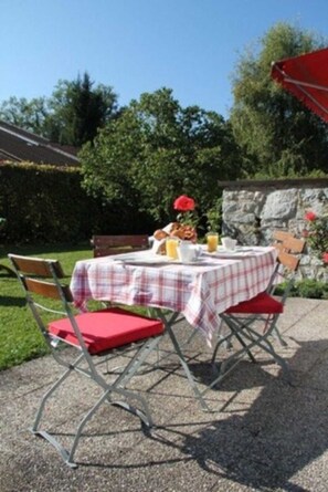 Unclassified image, 5 of 9, button